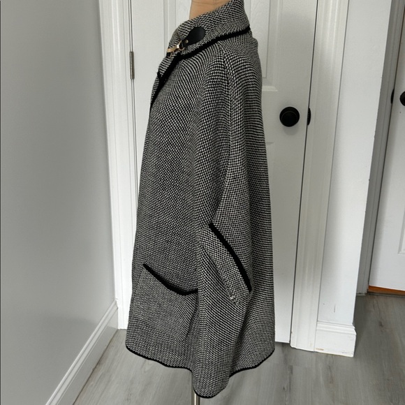 Cejon Bird’s Eye Riding Cape - Picture 5 of 9